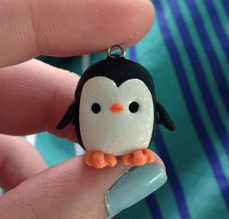 Polymer Clay Penguin, Clay Penguin, Plastic Fou, Winter Necklace, Polymer Clay Kawaii, Clay Keychain, Polymer Clay Figures, Clay Polymer, Polymer Clay Animals