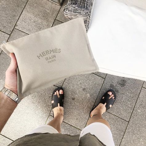 Izmir Sandal Men Outfit, Hermes Izmir Men Outfit, Hermes Aesthetic Fashion, Hermes Sandals Men, Hermes Izmir, Hermes Slides, Hermes Slippers, Man Aesthetic, Slippers Outfit