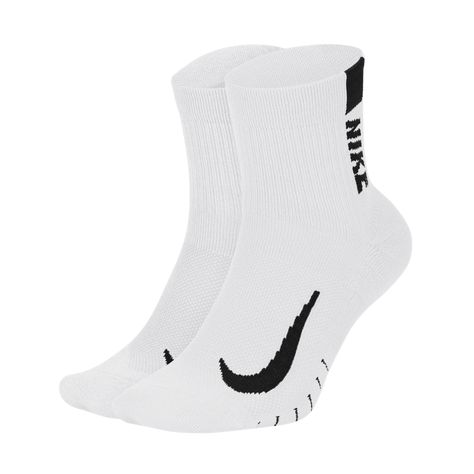 The Nike Multiplier Running Ankle Socks feature sweat-wicking fabric. An arch band at the midfoot offers a comfortable, close fit ideal for different types of runs. Black Nike Socks, Nike 2022, Running Fits, Nice Socks, Running Essentials, Edgars Haircut, Bday Outfits, Crocs Boots, Running Nike