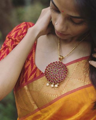 Affordable Kemp Jewellery Collections You Should Not Ignore • South India Jewels Kemp Pendant, Indian Gold Necklace, Kemp Jewellery, Ruby Necklace Designs, Temple Jewellery Earrings, Jewellery Shops, Bridal Necklace Designs, Antique Jewellery Designs, Temple Jewelry