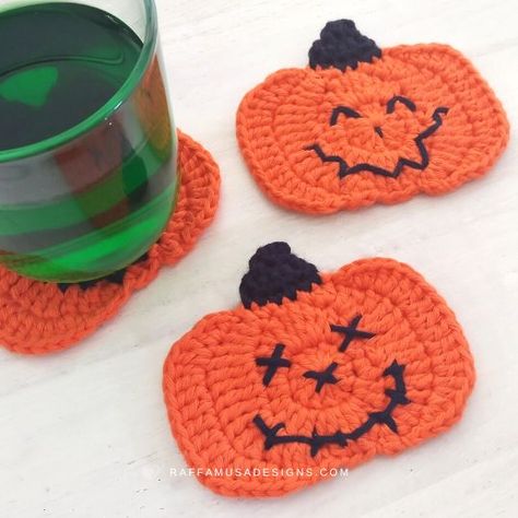 Crochet Fall Coasters, Crochet Cardigan Ideas, Cardigan Ideas, Pumpkin Patterns Free, Halloween Coasters, Halloween Applique, Crochet Coasters Free Pattern, Pumpkin Applique, Crochet Cardigans