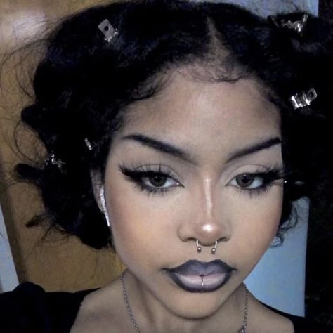 Goth Makeup Looks Black Women, Alt Prom Makeup, Vampy Makeup For Black Women, Dark Makeup Looks Grunge, Goth Girl Makeup, Black Goth Makeup, Dark Fairy Makeup, Poc Goth, Vamp Makeup