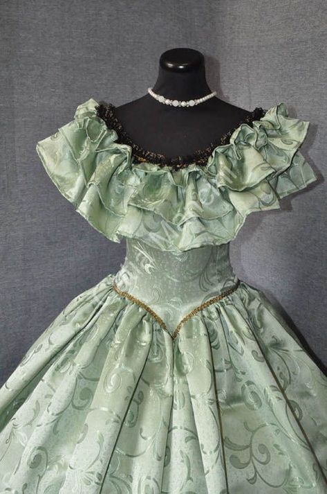 Victorian Ball Gowns, Pretty Quinceanera Dresses, Old Fashion Dresses, Old Dresses, Gowns Prom, Fantasy Gowns, Ball Gowns Evening, Gowns Wedding, Vintage Gowns