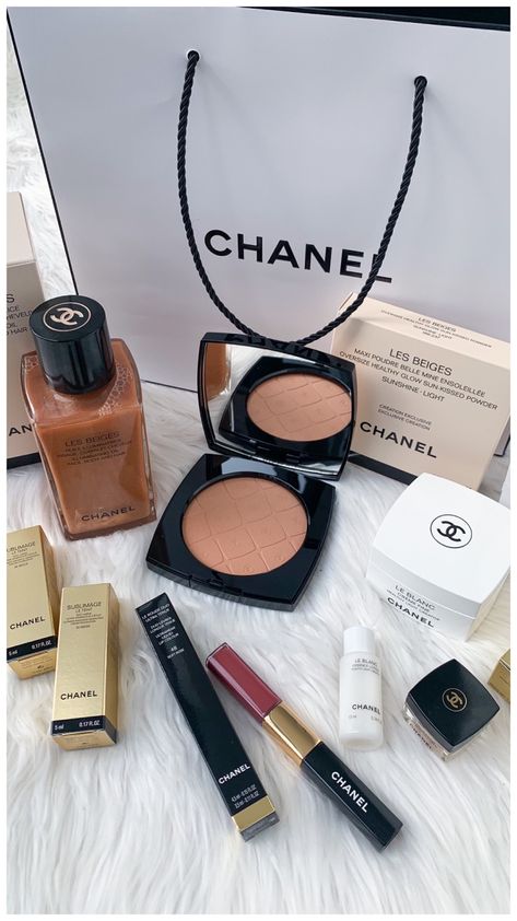 Chanel Les Beiges 2022 Summer Collection Chanel Makeup Aesthetic, Lady Grinning Soul, Chanel Products, Channel Makeup, Chanel Les Beiges, Mini Facial, On My Birthday, Chanel Beauty, Chanel Makeup