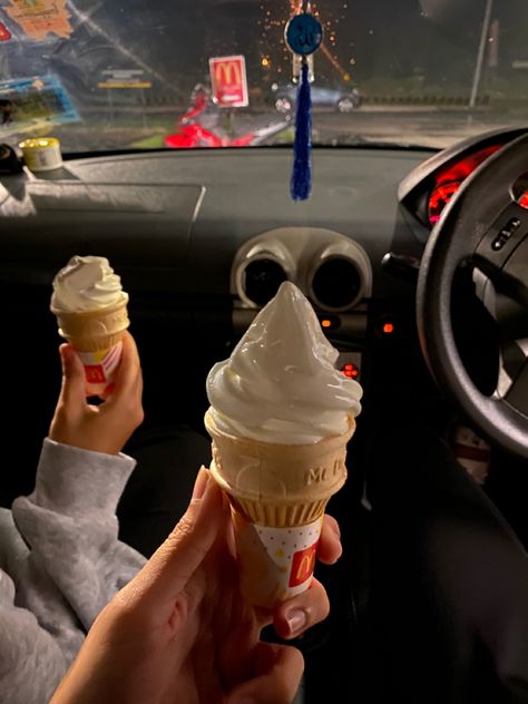 late night drive ice cream Ice Cream Drive Thru, Late Night Drives Friends, Summer Night Drive, Late Night Drives Couple, Late Night Summer Aesthetic, Night Drive Date, Late Night Drive Thru, Late Night Date Aesthetic, Teagan Core