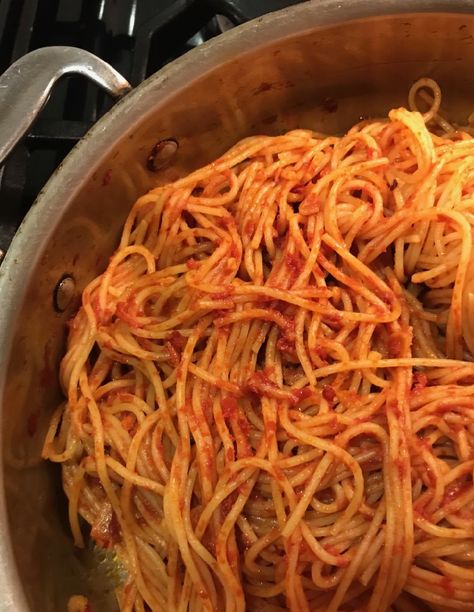 Pinto Bean, Beet and Bulgur Burgers | The City Cook, Inc. Beans And Spaghetti, Spagetti Sauce Home Made, Spaghetti Pictures, Spaghetti Aesthetic, Pantry Dinner, Long Pasta, Dinner Spaghetti, Tomato Spaghetti, Matzo Balls