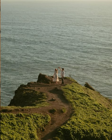 Imagine… you tell me you want to elope in Oregon and THIS is where I take you 🌲🌊 I’m never going to get over the magic of the Oregon coast and how beautiful this evening was with Rachel and Collin 🥹 Oregon Coast Photoshoot, Oregon Proposal, Oregon Coast Elopement, Cape Kiwanda, Oregon Elopement, Easy Wedding Planning, West Coast Road Trip, The Love Club, Oregon Coast