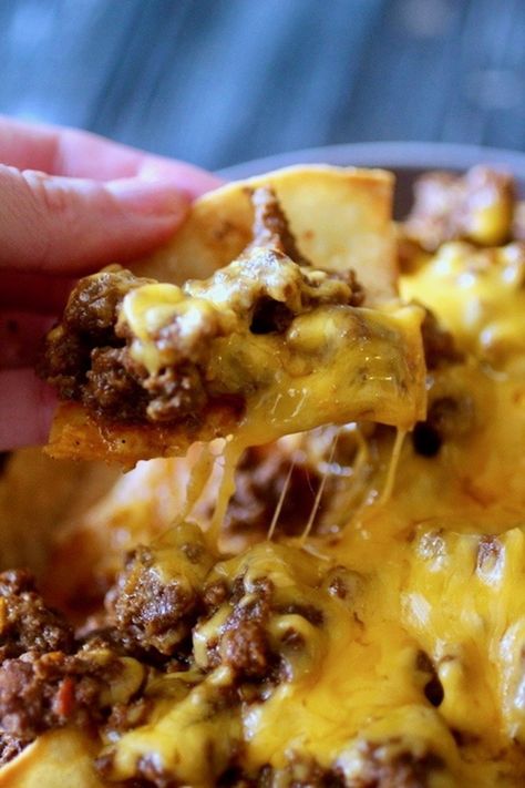 Supreme Nachos, Tostitos Recipes, Crockpot Nachos, Super Nachos, How To Cook Hamburgers, Taco Soup Recipe, Buttered Noodles, Breakfast Casserole Sausage, Nachos Recipe