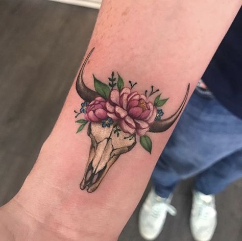 Steer Skull Tattoo, Cow Skull Tattoos, Boho Tattoos, Steer Skull, Pieces Tattoo, Ink Ideas, Cow Skull, Feminine Tattoos, Skull Tattoos