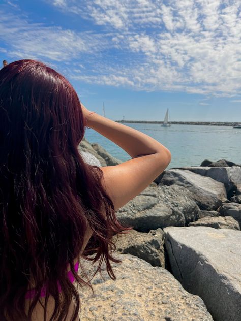 Red Hair Beach Aesthetic, Red Hair Beach, Cherry Red Hair, Beach Girl Aesthetic, Red Beach, Girls With Red Hair, Hair Photo, Aesthetic Summer, Vacation Beach