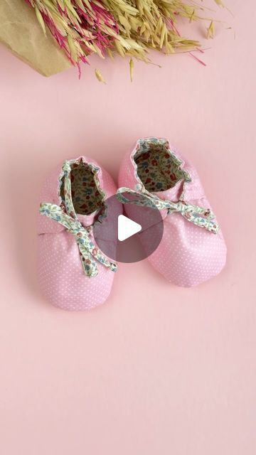 VASENIA on Instagram: "As the autumn days roll in, I wanted to switch things up a bit and create something new. I made these baby booties! Just like my slippers, they’re lined with soft cotton for extra warmth, but they can be made even cozier. My main goal was to create a flawless interior so no seams would irritate a baby’s delicate feet. Well, as you can see, I’ve done it! The inside is just as beautiful as the outside, with all the seams hidden within the bootie. What do you think? Let me know in the comments if you’d like to see more of these baby booties! Your opinion means the world to me! #babybooties #handmadebabyshoes #softsolebooties #babystyle #fallbabyfashion #cozybaby #newbornfashion #babywardrobe #fallvibes #handmadeshoes #warmandcozy #cottonlining #babyluxury #babyessential Handmade Baby Shoes Tutorial, Baby House Slippers, Baby Fall Fashion, Non-slip White Booties For Babies, Handmade Baby Shoes, Newborn Fashion, Soft Sole Baby Shoes, Diy Slippers, Autumn Days