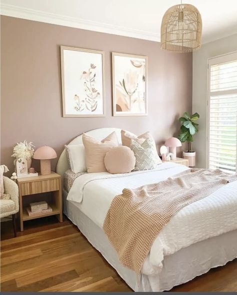 Light Pink Wall Room Ideas, Blush Room Ideas, Beige Girls Bedroom, Small Bedroom Tv Wall, Pink And Beige Bedroom, Bedroom Ideas Color, Small Bedroom Paint Colors, Feminine Apartment, Bedroom Decor Pink