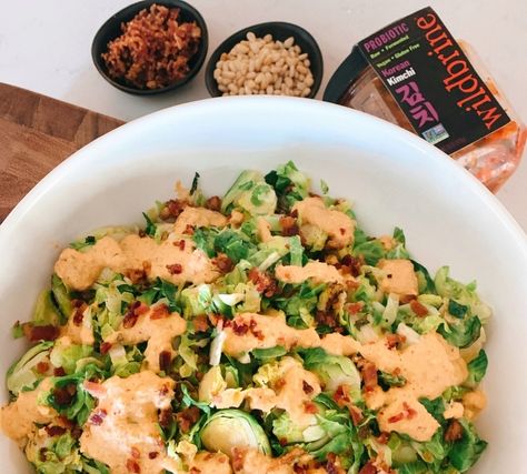 Kimchi Dressing, Kimchi Salad, Traditional Kimchi, Brussel Sprouts Salad, Raw Salad Recipes, Raw Salad, Brussel Sprout Salad Recipes, Veggie Meal, Vegan Kimchi