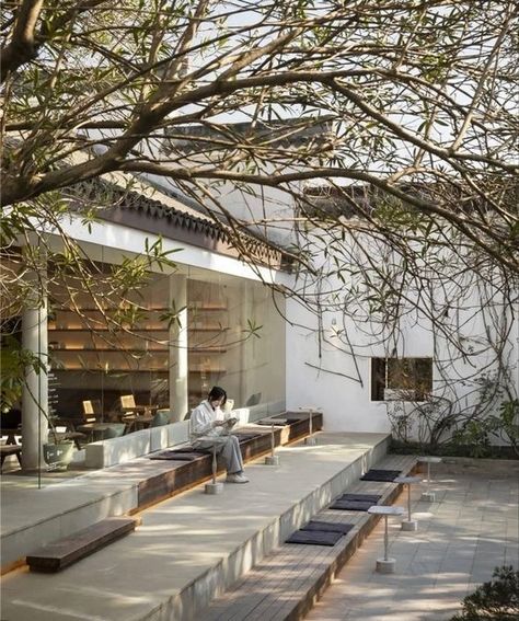 Fireplace In Coffee Shop, Outdoor Coffee Shop Design, Cafe Terrace Design, Villa Concept, Courtyard Cafe, Shop Architecture, Coffee Shop Concept, Cafe Concept, Coffee Shop Interior Design