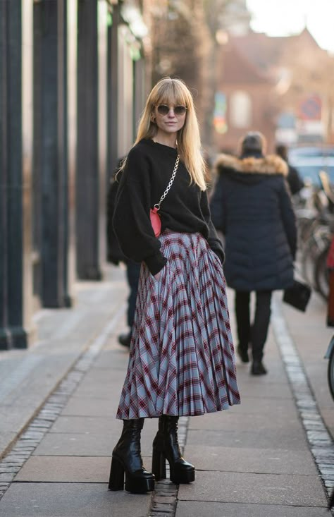 Platform Boots Outfit, Boots Fall Ankle, Boots Female, Ankle Boots Women, Short Boot, Trending Boots, Mode Inspo, Plaid Skirt, Soft Grunge