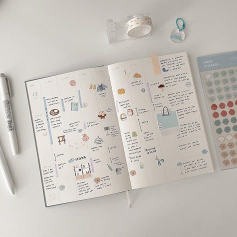 Muji Planner Spread, Muji Vertical Planner, Muji Planner Ideas, Muji Planner, Muji Stationary, Aesthetic Pencil Case, Bullet Journal Savings, Routine For Success, Whimsical Doodles