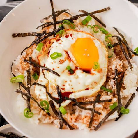 Egg rice or gyeran bap is a quintessential Korean pantry meal that can be made in 5 minutes! The flavor is simple, savory, and comforting. Gyeran Bap, Tuna Rice, Egg Rice, Plaid Apron, Mapo Tofu, Seaweed Snacks, Bulgogi Beef, Char Siu, Napa Cabbage