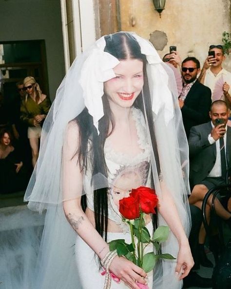 The Vivienne Westwood Archives on Instagram: "Love! @rachaelrodgers wore Vivienne Westwood’s “Frans Hal” corset for her wedding! The corset comes from Vivienne Westwood’s Fall/ Winter 1992 “Always on Camera” Collection. It features the painting “Catherina Hoof with her nurse” (1692) by Dutch artist, Frans Hals. @susiecaveofficial was also photographed by @roxannelowit in the corset! Wedding photos from @maximeballesteros ! Corset photo from @oneofakind.archive! #viviennewestwood #vivienn Hot Couture, Elvis Impersonator, Gothic Bride, Long Veil, The Vivienne, B Fashion, Stunning Wedding Dresses, Wedding Mood, Colored Wedding Dresses