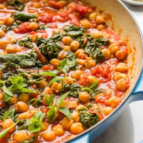 Kale Stew, Beans And Kale, Winning Chili Recipes, Award Winning Chili Recipe, Garbanzo Bean Recipes, Beef Snacks, Garbanzo Bean, Salad Avocado, Black Eyed Pea