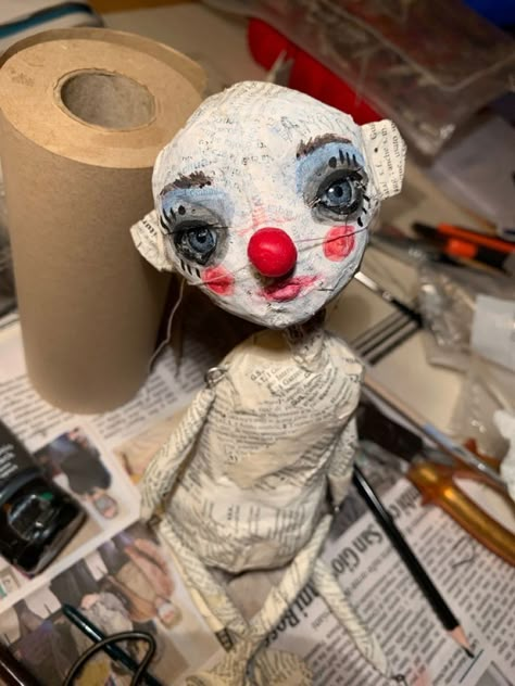 How To Make Art Dolls, Diy Clown Doll, Paper Mache Dolls How To Make, Paper Mache Puppets, Diy Art Doll, Clown Marionette, Clown Puppet, Clown Dolls, Papier Mache Doll