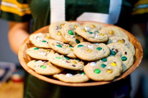 Green Bay Packers Food, Nfl Cookies, Superbowl Treats, Packers Birthday, Green Bay Packers Party, Yellow Cookies, Packer Party, Game Day Treats, Color Cookies