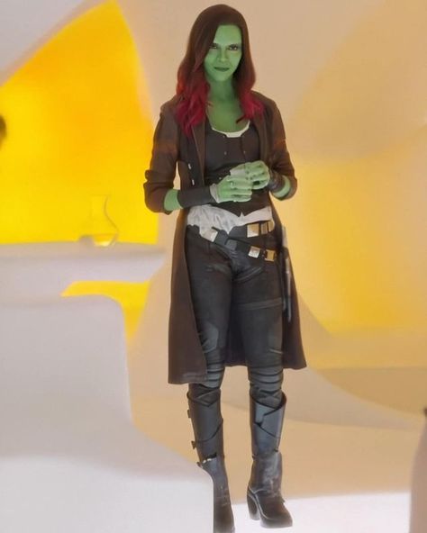 Gamora Zen Whoberi Ben Titan en Instagram: “😊 . . . . . . . #gamora #mcu #marvelstudios #GOG #daughterofthanos #marvelcomics #avengers #gamoraedit #guardiansofthegalaxy2 #gog2…” Gamora Costume, Nebula Dress, Gamora And Nebula, Comic Women, Guardian Of The Galaxy, Alien Girl, Green Skin, Halloween Costume Outfits, Marvel Girls