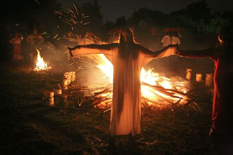 Slavic Folklore, Pagan Rituals, Witch Magic, Halloween Photoshoot, Season Of The Witch, Beltane, Witch Aesthetic, Witchy Vibes, Summer Solstice