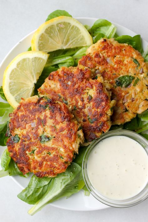 Lemon Pepper Tuna, Paleo Breakfast Ideas, Tuna Cakes Recipe, Cakes With Lemon, Golo Recipes, Tuna Patties, Tuna Cakes, Fish Cakes, Lunch Recipe