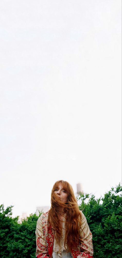 Florence and the machine, Florence Welch, Wallpaper iPhone Florence Welch Wallpaper Iphone, Florence And The Machine Lockscreen, Florence Welch Wallpaper, Florence And The Machine Wallpaper, Florence And The Machine, Daisy Jones, Florence Welch, Florence The Machines, Sky Full