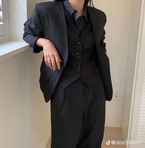 Rebecca Patricia Armstrong, All Black Suit, Suit Dresses, Five Hargreeves, Woman In Suit, Academia Outfits, Formal Suit, Prom Suits