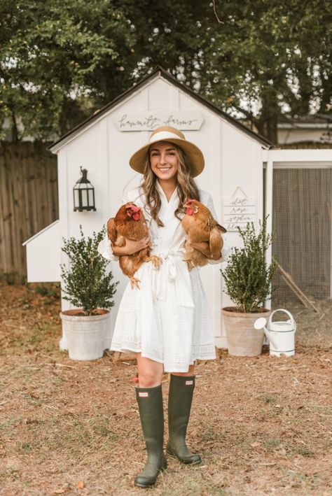 Chicken Coop Blueprints, Coop Decor, Cute Chicken Coops, Chicken Coop Garden, Chicken Coop Run, Coop Design, Chicken Coop Designs, Chicken Garden, Farm Lifestyle