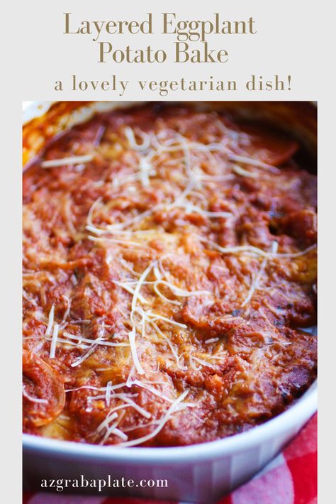 Layered Eggplant-Potato Bake is a tasty and simple vegetarian dish that is ideal for dinner on a cool night. This hearty dish is so easy to make. Can you imagine digging into the cheesy layers covered in sauce? Eggplant Potato Recipe, Eggplant Sweet Potato, Sweet Potato Bake, Eggplant Zucchini, Potato Bake, Vegetarian Dish, Baked Dinner, Cool Night, One Dish Dinners