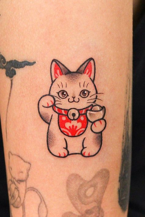 30 Best Lucky Cat Tattoo Ideas and Designs  🏯Dreaming of meaningful Japanese tattoos?🐲Your dream is our canvas! Click the link above and let's make your vision a reality!🌸#JapaneseTattoo Lucky Dog Tattoo, Money Cat Tattoo, Chinese Cat Tattoo, Meaningful Japanese Tattoos, Red Cat Tattoo, Lucky Cat Drawing, Tattoos Rabbit, Japanese Cat Tattoo, Maneki Neko Tattoo