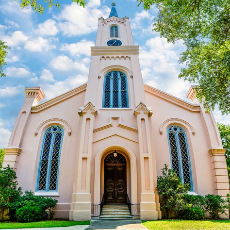 First Presbyterian Church is a historic church in Port Gibson, Mississippi. https://shedrickflowers.com/2023/07/30/first-presbyterian-church-a-beacon-of-faith-in-port-gibson/ Port Gibson Mississippi, Religious Architecture, Presbyterian Church, Church Ideas, Mississippi, Gibson, Travel Photography, Architecture, The World