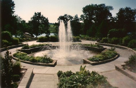 Powell Gardens MO  fountain  photo by Marti Schuller Circular Courtyard, City Parks Design, Fountain Plaza, Powell Gardens, Park Fountain, Fountain Park, Water Architecture, Plaza Design, Public Space Design