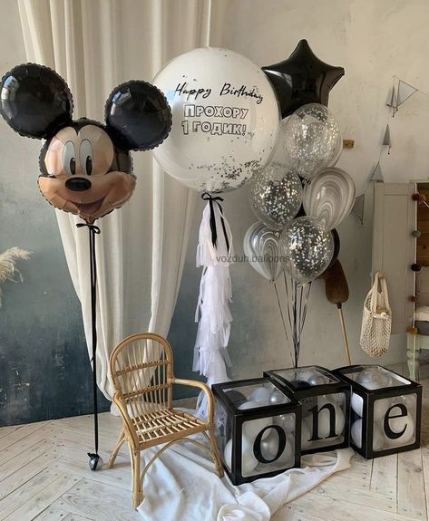 Γενέθλια Mickey Mouse, Mickey Mouse Birthday Decorations, Mickey First Birthday, Mickey 1st Birthdays, Baby Birthday Photoshoot, Mickey Mouse First Birthday, 2nd Birthday Party For Boys, Disneyland Birthday, Boys 1st Birthday Party Ideas