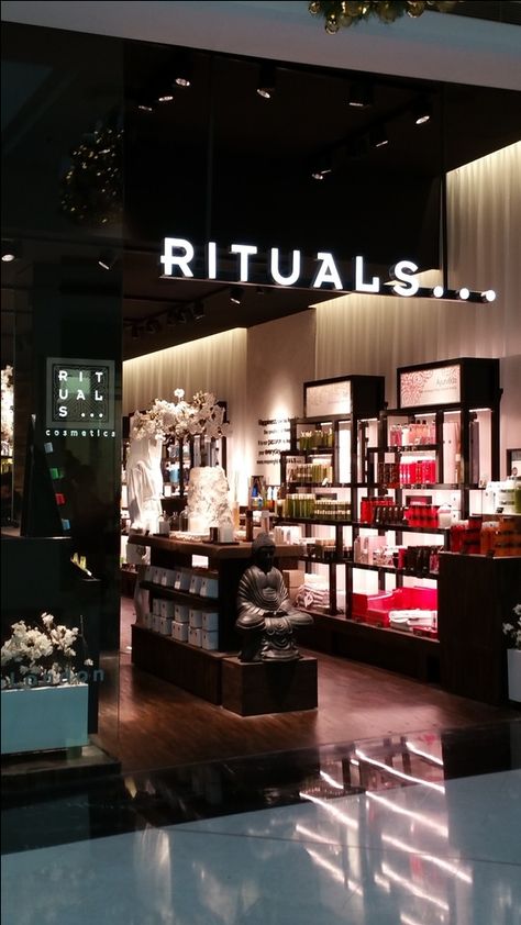 Rituals Aesthetic, Rituals Cosmetics, Rituals Products, Sustainability Projects, Spa Room, Cosmetic Shop, First Job, Skin Care Brands, Design Research