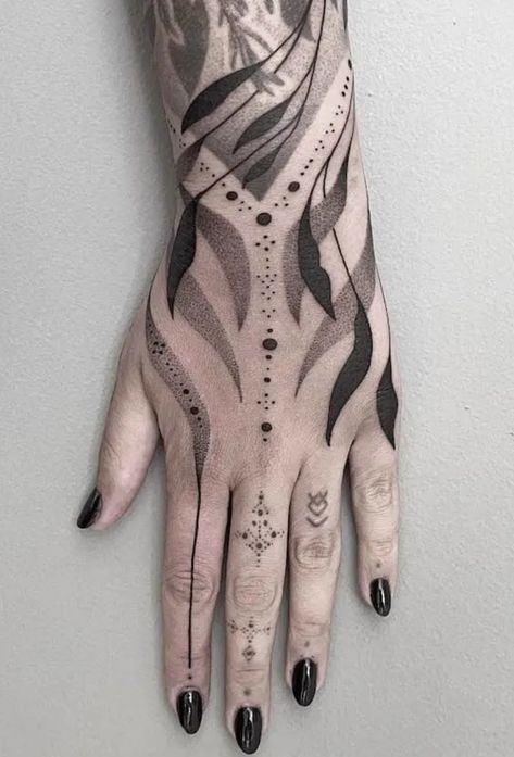 Stipple Tattoo Sleeve, Sacred Geometry Hand Tattoo, Cute Hand Tattoo, Back Hand Tattoo, Full Hand Tattoos For Women, Ornamental Hand Tattoo, Dragon Hand Tattoo, Negative Tattoo, Tatuaje Studio Ghibli