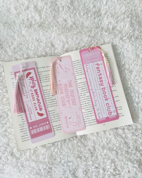 love these bookmarks!!☺️💗 Fleurs On Sunday #books #book #bookmark #booklover #bookmarks #bookaesthetic Cute Bookmark Ideas, Book Bookmark, Bookmarks Diy, Bookmark Design, Handmade Bookmarks Diy, Handmade Bookmarks, Cute Bookmarks, Blind Dates, Bookmarks Handmade