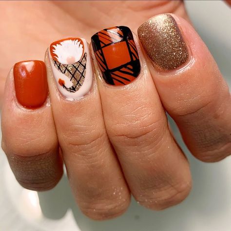 Annie Belliston’s Instagram profile post: “Two posts in One day because I DIE. How stinking cute is that fall gnome?! #nails #nailart #gnomesofinstagram #chillinwithmygnomies…” Fall Gnome Nails, Gnome Nail Designs, Nails Gnome, Gnome Nails, November Nail Designs, Fall Thanksgiving Nails, Nail Art Noel, Thanksgiving Nail Designs, Fall Gnome