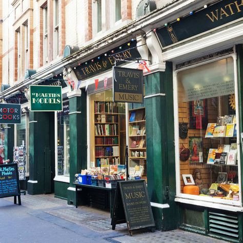 11 Souvenirs You Should Buy in London, According to Locals Best London Souvenirs, Souvenirs From London, Things To Buy In London, Best Souvenirs From London, What To Buy In London, Best Shopping In London, Uk Roadtrip, Shopping In London, Columbia Road Flower Market