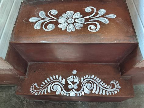 Jhoti chita Simple Alpona for beginners Gurubarajhoti Rangoli Alpona Design, Small Rangoli Design, Small Rangoli, Door Steps, Indian Art Paintings, Rangoli Design, Bracelets Diy, Beaded Bracelets Diy, Rangoli Designs