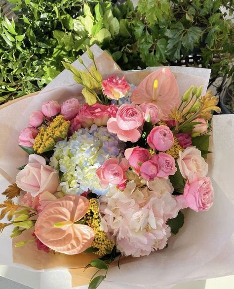 Boquette Flowers, Flowers Bouquet Gift, Aesthetic Moodboard, Nothing But Flowers, Flower Therapy, Beautiful Bouquet Of Flowers, Luxury Flowers, Spray Roses, Pretty Plants