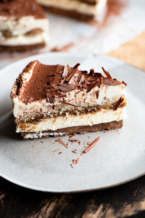 Tiramisu Cheesecake No Bake, Tiramisu Recipe With Mascarpone, Tiramisu Cheesecake Recipe No Bake, Chocolate Mascarpone Cheesecake, No Bake Tiramisu Cheesecake, Terimisu Cake Easy, Baileys Mousse, No Bake Tiramisu, Different Flavors Of Tiramisu