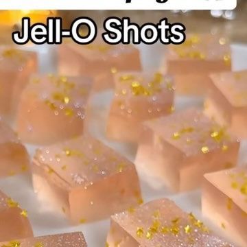 Cocktails (21+ to follow) on Instagram: "Sparkle your way into 2024 with these Glitter Rosé Champagne Jell-O Shots! ✨🥂 They will take your New Year’s parties to the next level 🤩 Tag a friend that would love these! 🥂 #glitterrosechampagnejelloshots #rose #champagne #jelloshots #jello #shots #nye #newyears #nyecocktails #holidaycocktails #glitter Ingredients: -1.5 cups Rosé champagne, divided -1/3 cup sugar -2 tbsp lemon juice -2 envelopes gelatin -1/2 cup vodka -edible glitter" Nye Drinks, Champagne Shots, Nye Cocktail, Champagne Jello Shots, New Years Eve Party Ideas Food, Jell O Shots, Jelly Shots, Champagne Birthday, Jello Shot Recipes