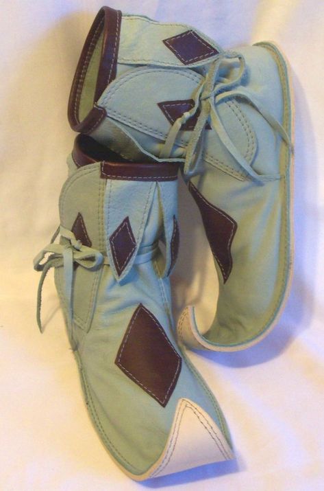 Jester Boots, Court Jester Aesthetic, Fool Costume, Jester Outfit, Jester Costume, Clown Shoes, Court Jester, Fairy Shoes, Fair Outfits