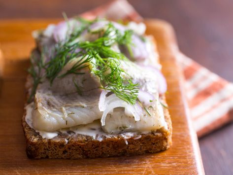 Pickled Herring Recipe, Open Faced Sandwich Recipes, Herring Recipes, Pickled Herring, Nordic Diet, Open Faced Sandwich, Scandinavian Food, Danish Food, Best Sandwich