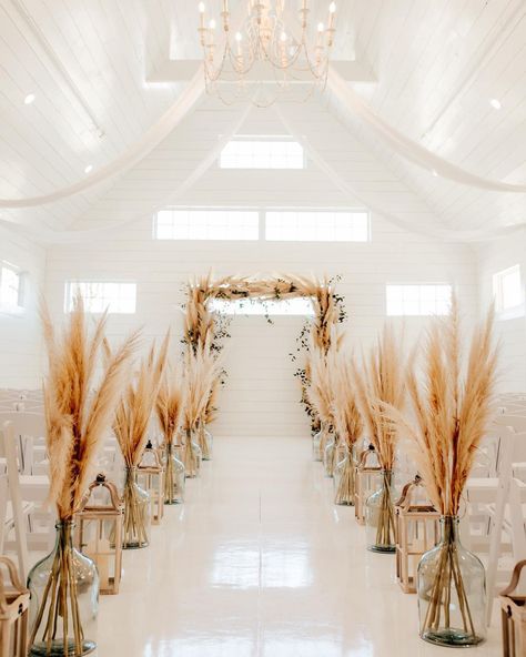 Wheat Wedding, Chic Wedding Style, Boho Wedding Backdrop, Wedding Cruise, Rustic Wedding Backdrops, Wedding Isles, Rustic Winter Wedding, Rustic Backdrop, Rustic Wedding Chic