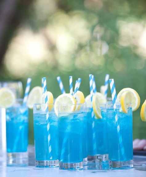 Something (Not Boring) And Blue For Your Wedding Day - blue signature cocktail with lemon and blue and white spiral straw Preakness Party, Hawiian Party, Food Emoji, Octoberfest Party, Vegetarian Party, Bridal Shower Drinks, Backyard Bbq Wedding, Octonauts Party, Food Thanksgiving