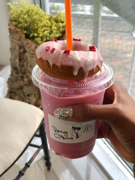 Pink Cafe, Doughnut Shop, Cute Coffee Shop, Coffee Shop Aesthetic, Coffee And Donuts, Modern Restaurant, Dessert Shop, Coffee Shop Design, Donut Shop